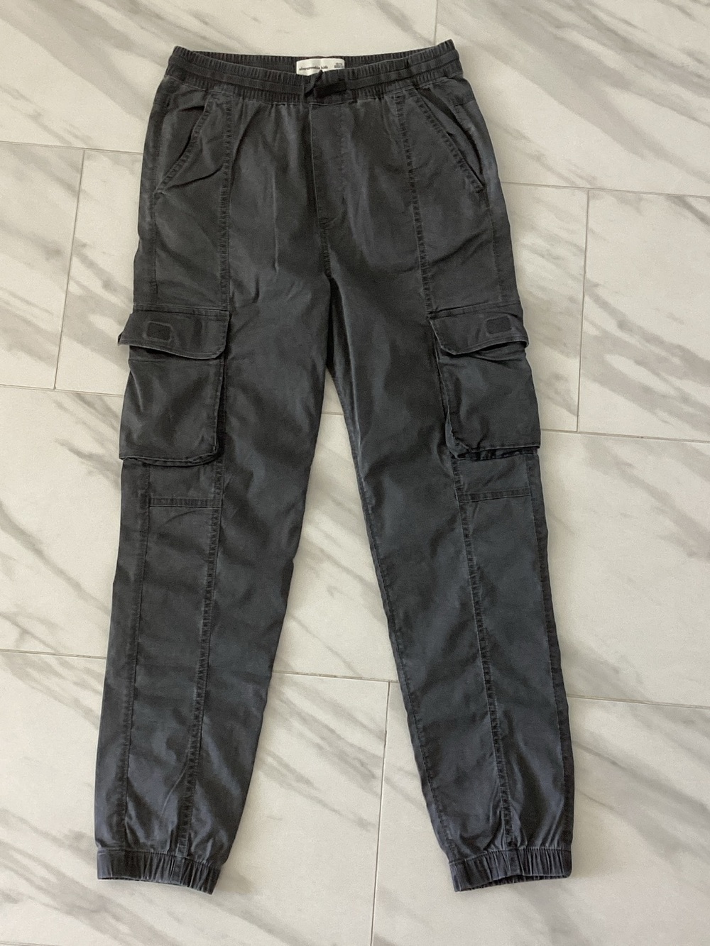 NWOT. abercrombie kids Dark Gray Men's Cargo Joggers